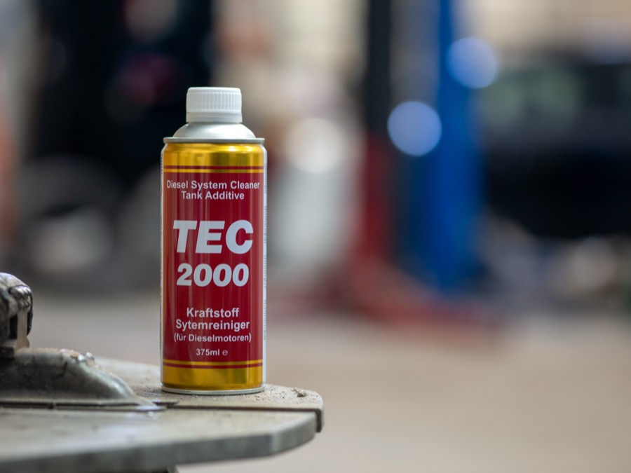 TEC 2000 Diesel System Cleaner utilizado en el taller